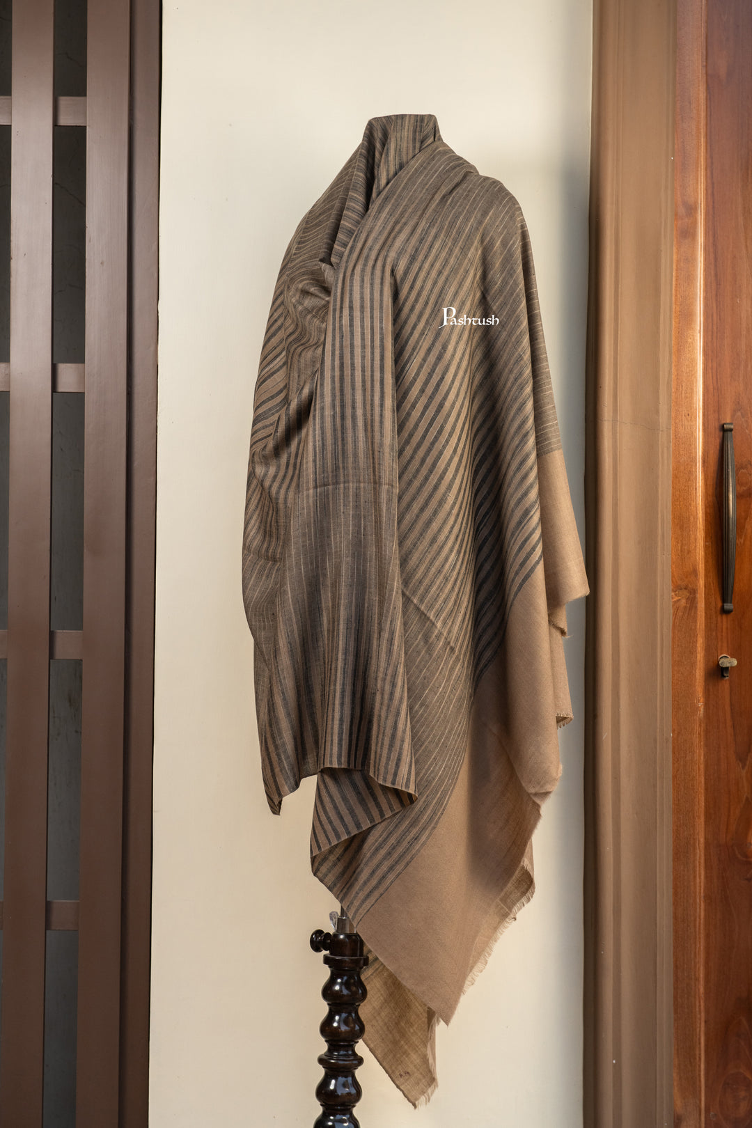 Pashtush Mens Pure Pashmina Shawl, Black and Gold