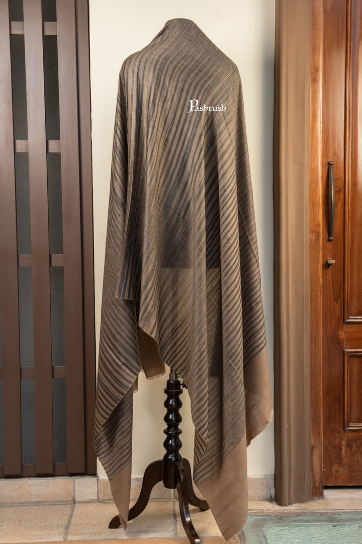 Pashtush Mens Pure Pashmina Shawl, Black and Gold