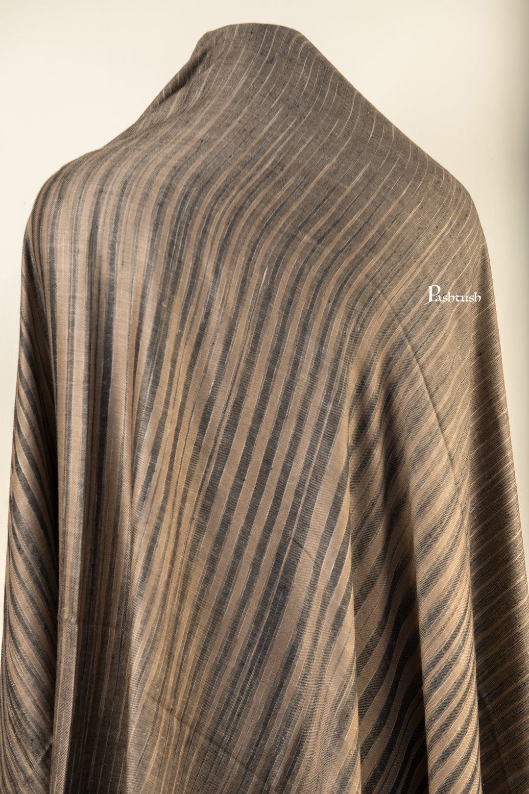 Pashtush Mens Pure Pashmina Shawl, Black and Gold