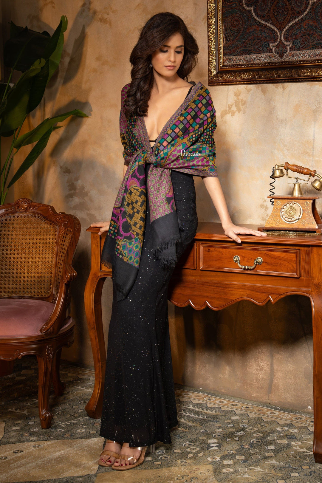 Pashtush India Gift Pack Pashtush His and Her Gift Set of 100% Pure Wool Stoles, Green and Black, Packaged in Keepsake Wooden Chester Gift Box