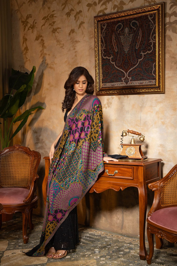 Pashtush India Gift Pack Pashtush His and Her Gift Set of 100% Pure Wool Stoles, Green and Black, Packaged in Keepsake Wooden Chester Gift Box