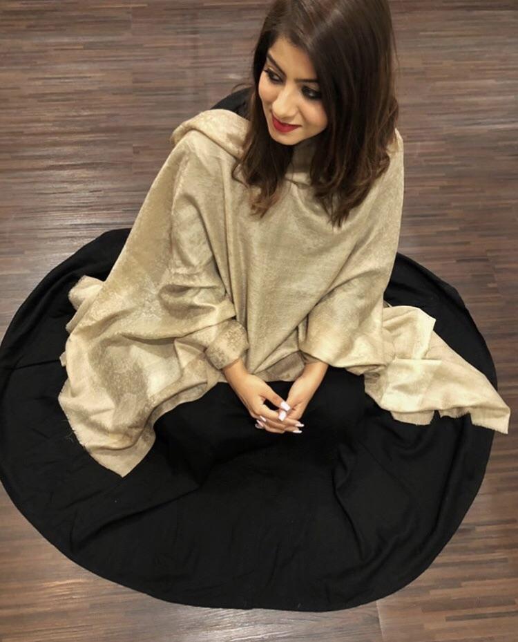 Pashtush India Gift Pack Pashtush His and Her Gift Set of Fine Wool Stoles, Beige and Black, Packaged in Keepsake Wooden Chester Gift Box