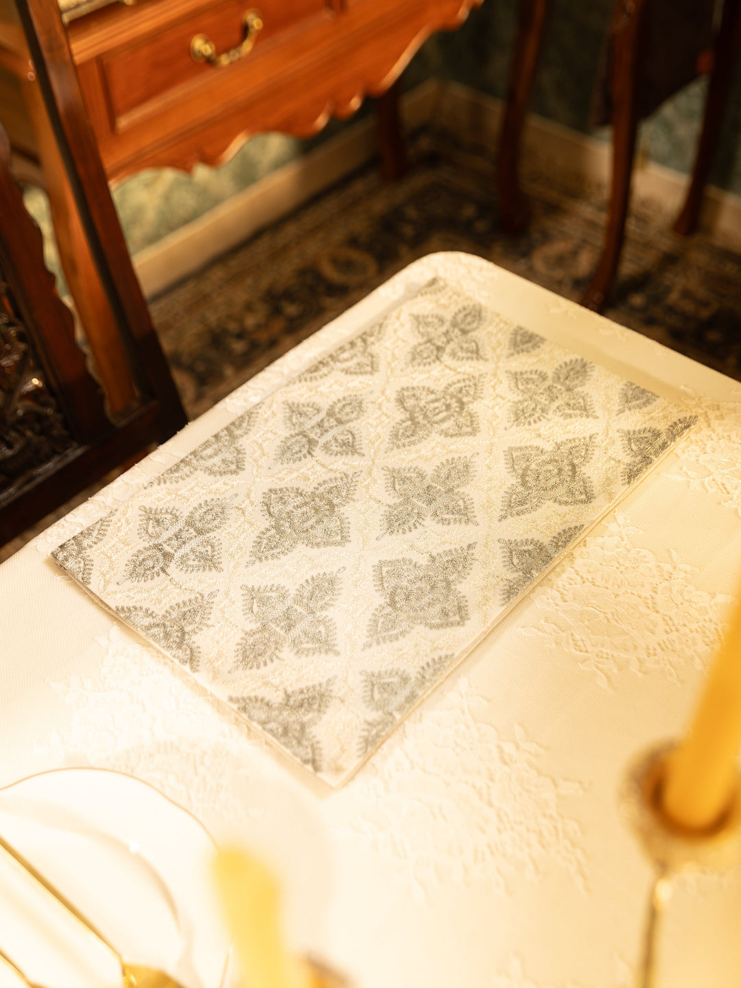 Pashtush India Gift Pack Pashtush Luxury Table Runner with Mats Set, Twilight Collection, Ivory