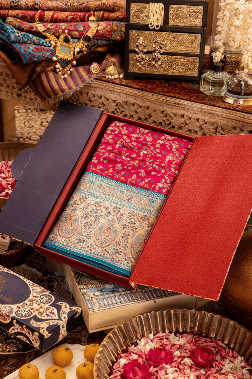 Pashtush Shawl Store Gift Pack Pashtush Womens Saree, Woven Art-Silk, Zari Weave Design, fuchsia