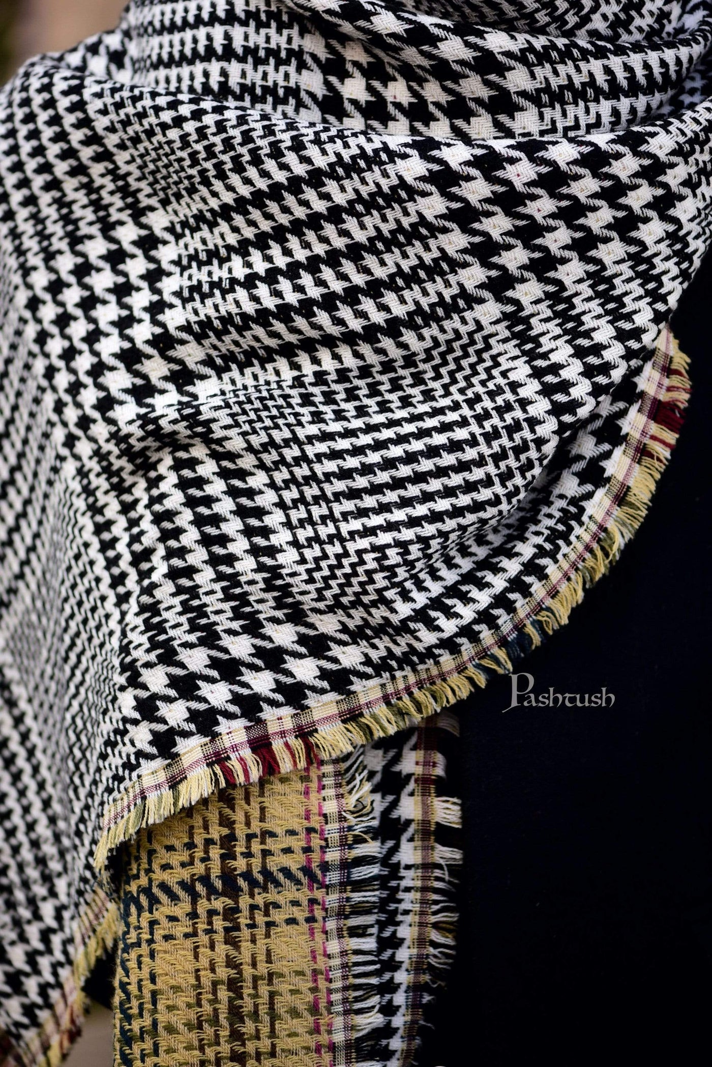 Pashtush India 70x200 Pashtush Mens Thick and Warm Woollen Scarf, Reversible Checks